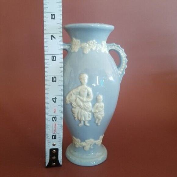 Vintage Victorian Style Ceramic Vase Made In Japan, In White And Blue, 1950s - Picture 12 of 14
